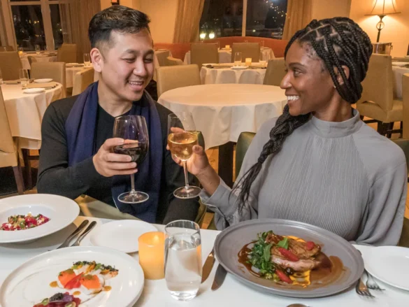 Couple eating a Bistro Du Midi